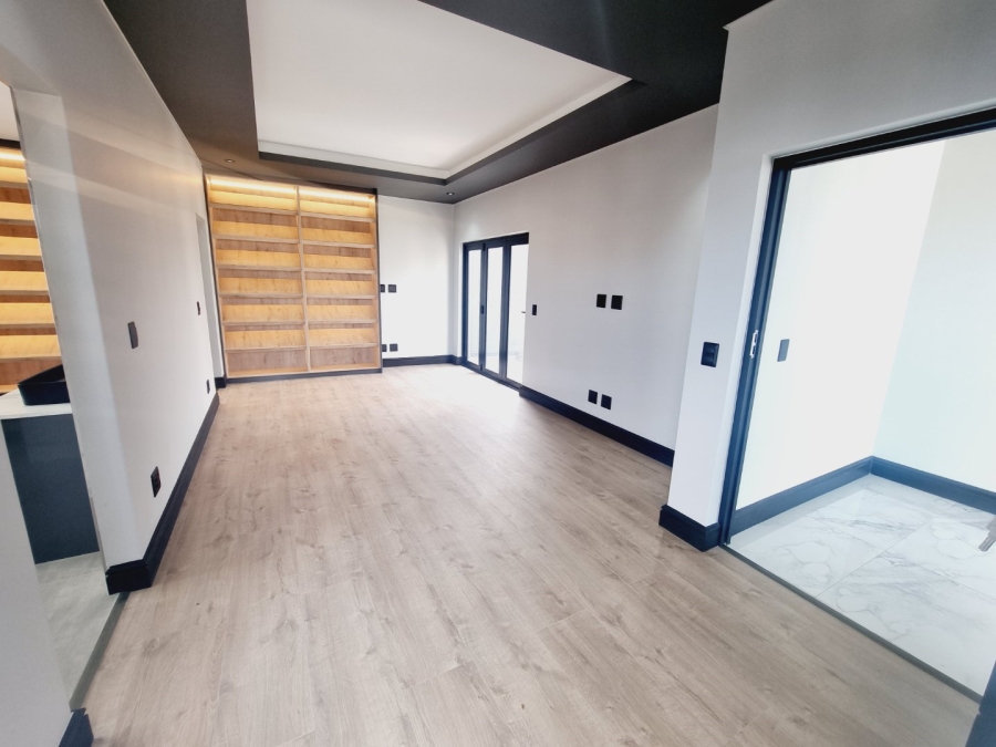 5 Bedroom Property for Sale in Parklands North Western Cape